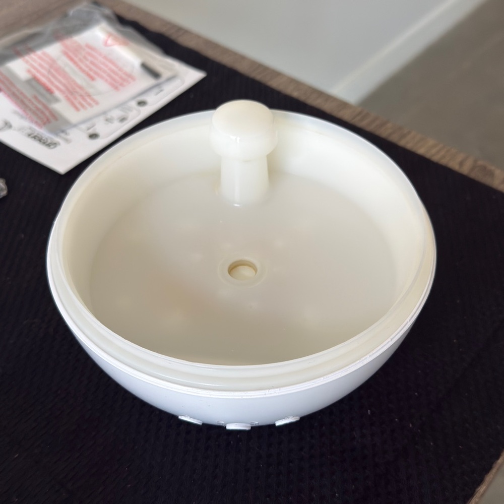 Essential Oil Diffuser - Picture 2 of 6